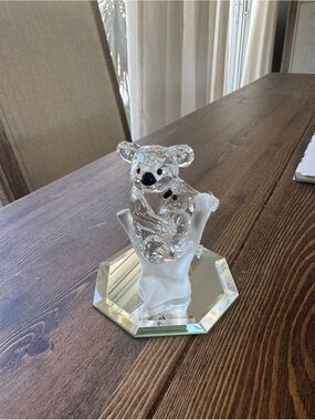 Swarovski Clear Crystal Bear on Frosted Base mirror display included